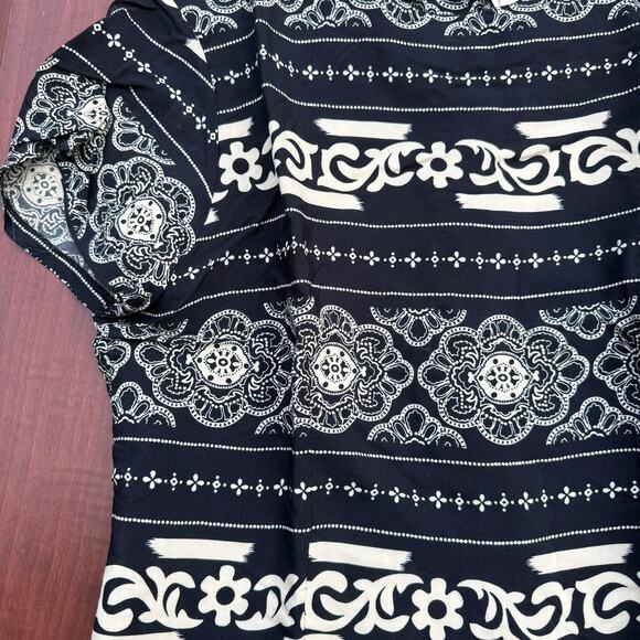 Abria Black & White Button-Back Blouse - Size Medium - Picture 4 of 6